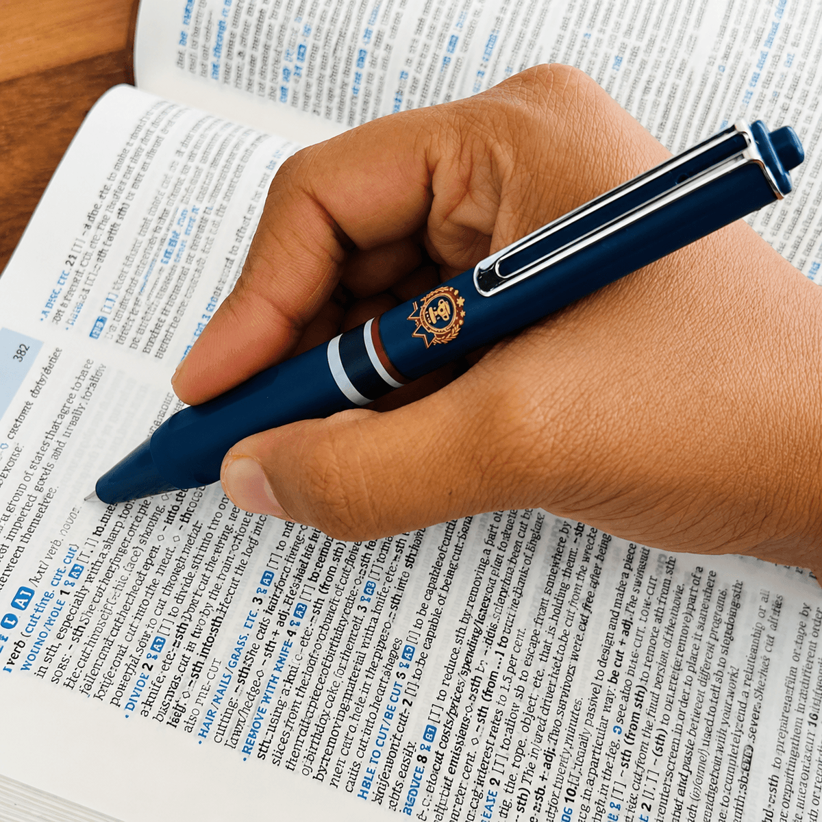 Oxford Cambridge Click Pen Gift Set with 2 Pens, 6 Ink Cartridges & Ink Bottle